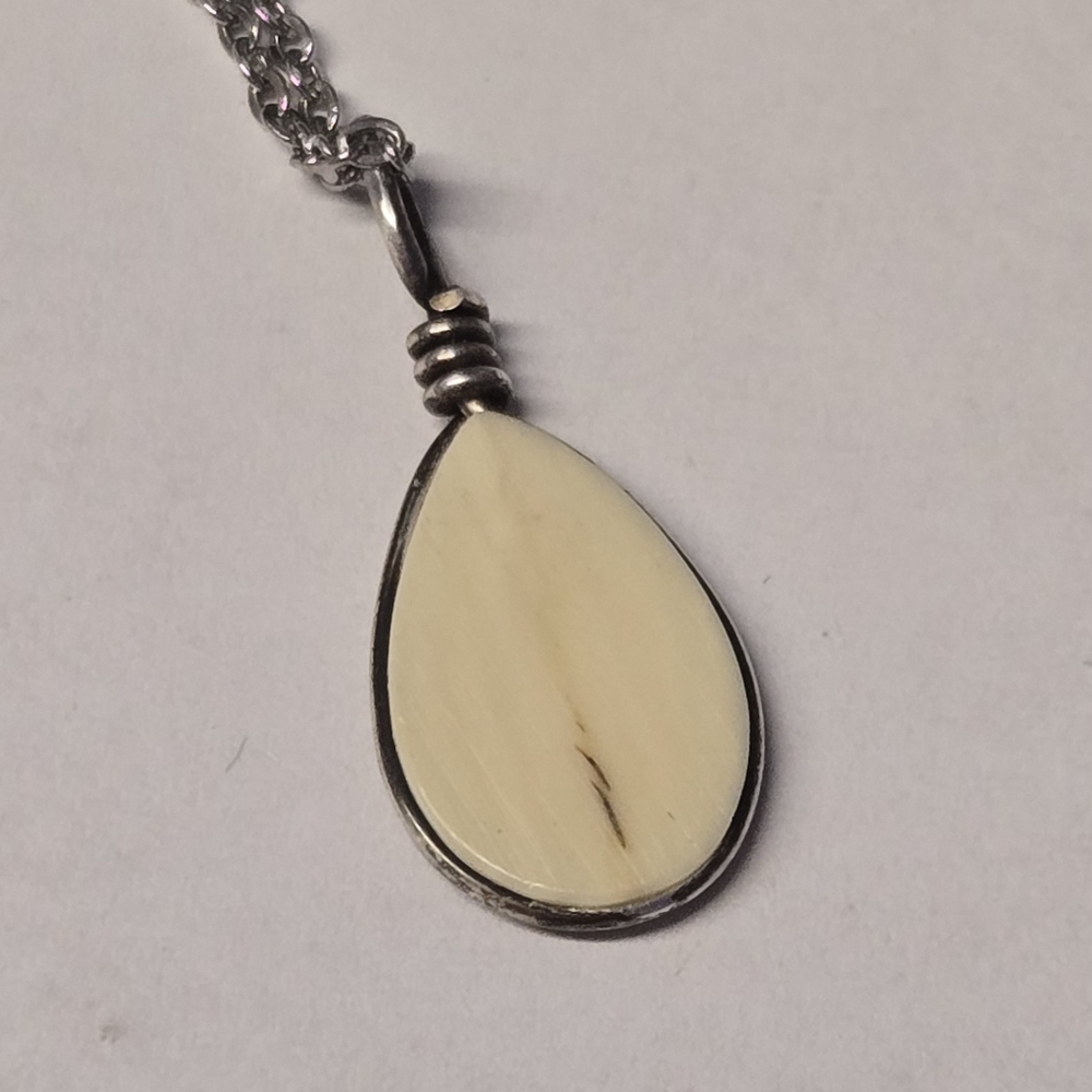 Vtg Small Scrimshaw Ship Necklace - Picture 5 of 6